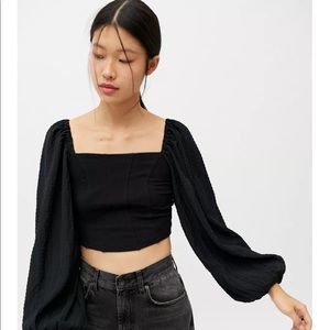 Black crop top with ties in front (medium fit)